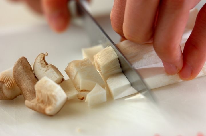 エリンギでかさ増し! ジャージャー麺の下準備1