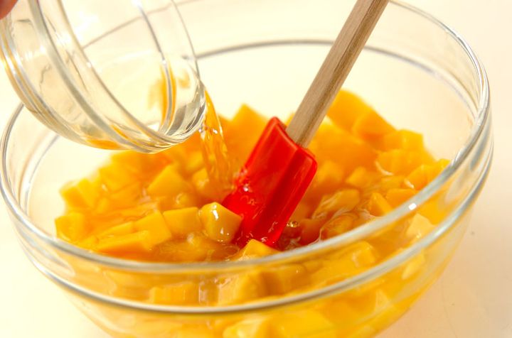 フレッシュな香り！マンゴーゼリーの作り方1