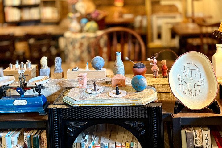 源兵衛川のせせらぎとアンティーク空間に癒やされて。三島「ディレッタントカフェとワルツ」で優雅なランチを