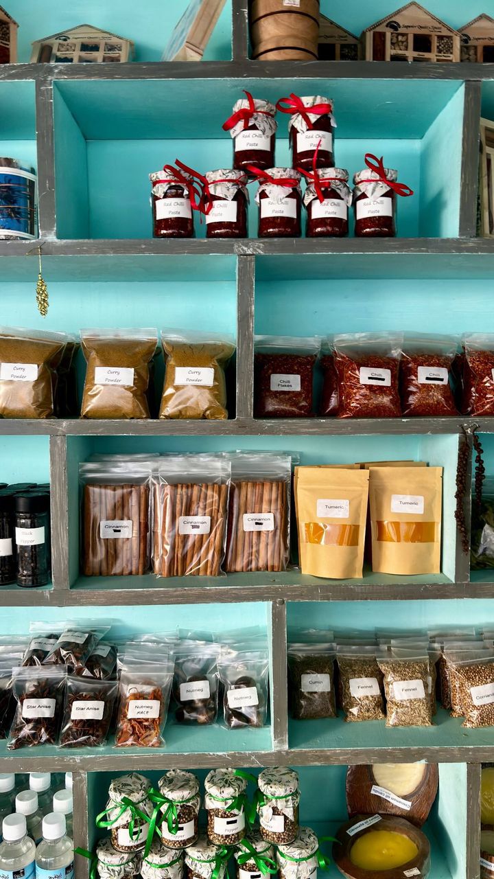 散策中に偶然見つけたスパイス屋さん。