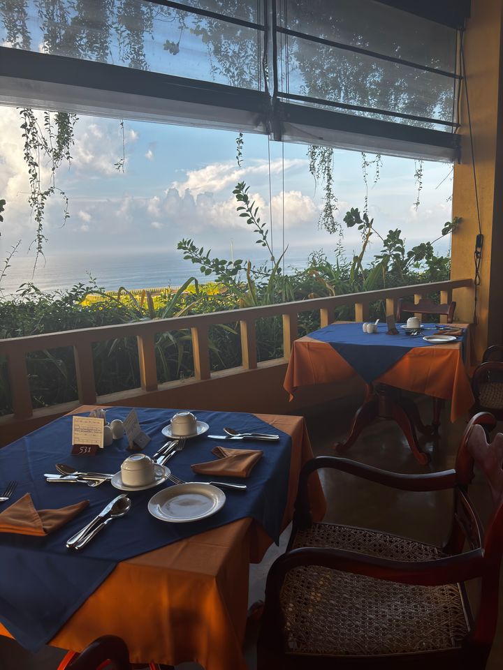 食事会場はNO TECHなので携帯などの持ち込みはNGです。