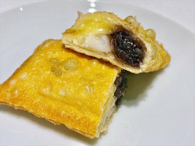 「あんバターとおもちの月見パイ」断面