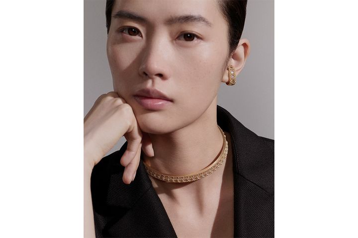 DIORファインジュエリーの2025年新作モデル登場／（C）Melanie & Ramon