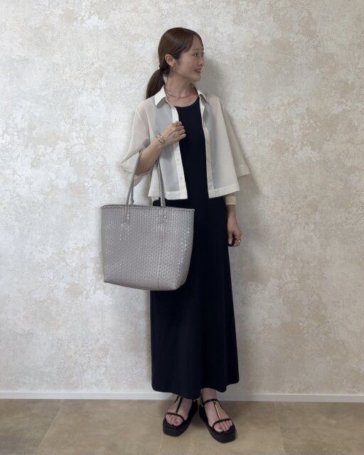 着回しコーデ③ワンピース×シアーシャツでこなれレイヤード