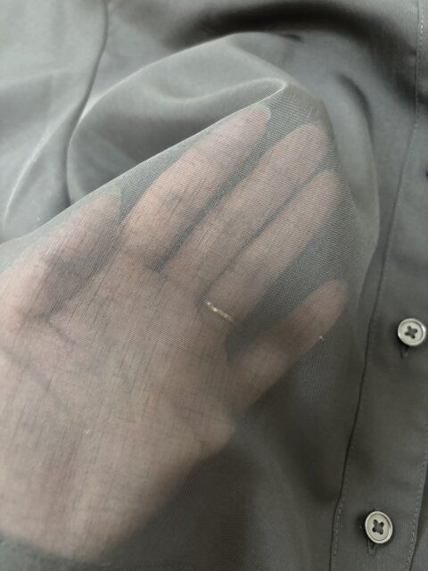 シアー生地の透け感 BLACK