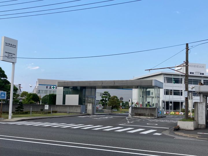 日産・追浜工場入口