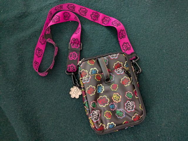 アールイードットラッキーポシェット