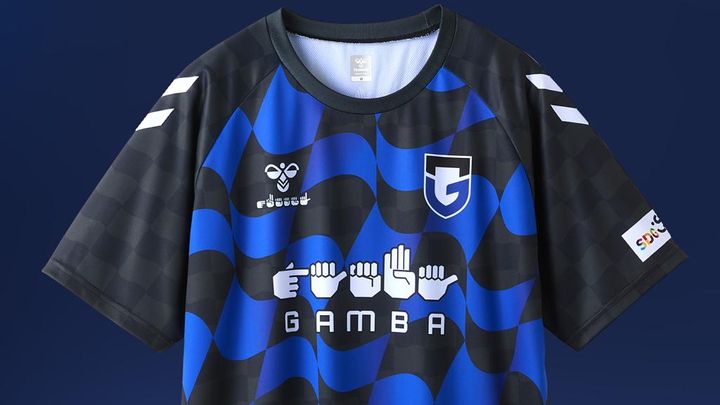 ガンバ大阪とヒュンメルが「手話シャツ」を発表 選手着用品は聴覚障がい者支援でオークションを開催