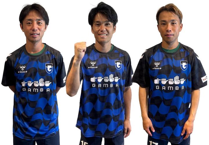 ガンバ大阪とヒュンメルが「手話シャツ」を発表 選手着用品は聴覚障がい者支援でオークションを開催