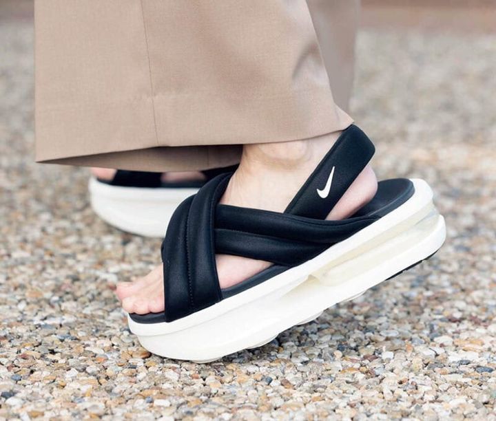 スポーツブランドは黒セレクトでモードに