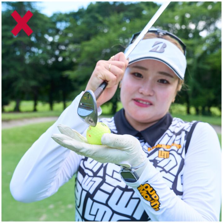 女子プロ、“ラフからの打ち方”を解説！ゆるみにくい準備が大切