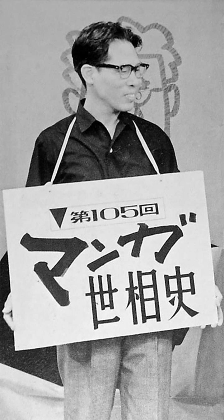 「まんがの先生」としてテレビに出ていた、やなせたかし、1953年ごろ