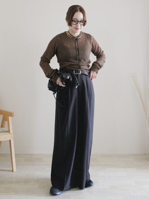 2025夏秋シフトブラウンシアーセーターコーデ