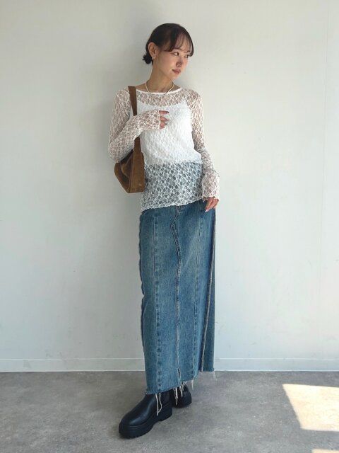 2025夏秋シフト白レーストップスコーデ