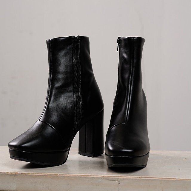 しまむら休井美郷のストレッチブーツ