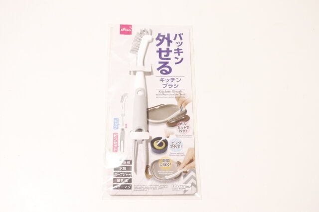 ダイソーのパッキン外せるキッチンブラシのパッケージ