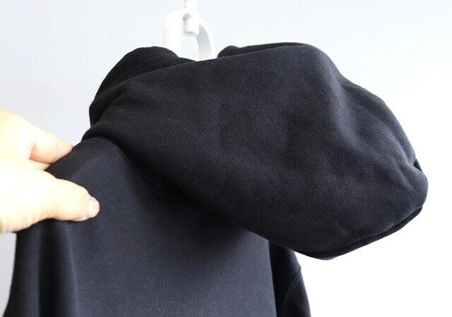 ダイソーのパーカーハンガーはフードを効率よく乾かすことができる