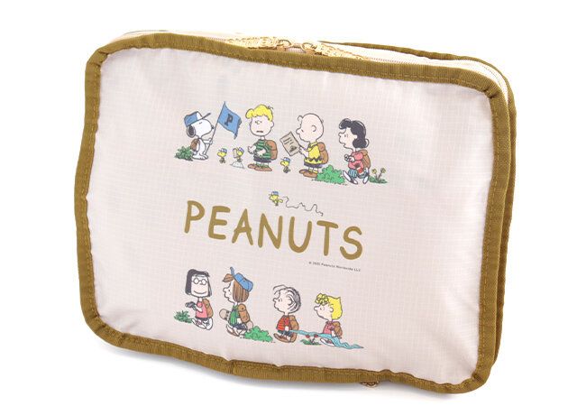 SNOOPY たっぷり入る！ ラクラク圧縮収納ポーチ BOOKは旅行や収納に役立つ