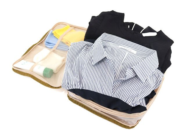 SNOOPY たっぷり入る！ ラクラク圧縮収納ポーチ BOOKはメッシュポケット付き