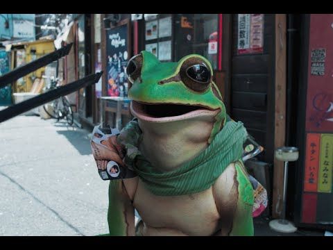 のん“かえるくん”＆佐藤浩市、歌舞伎町の裏路地で30年ぶりの再会！ 幻想と現実が交錯する映像世界