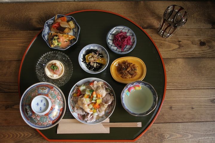 ランチメニュー「豆皿小皿定食」