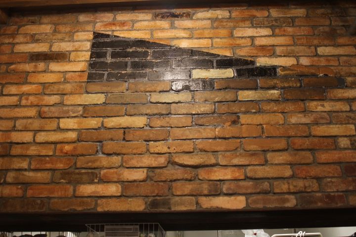 「元町imari」店内壁