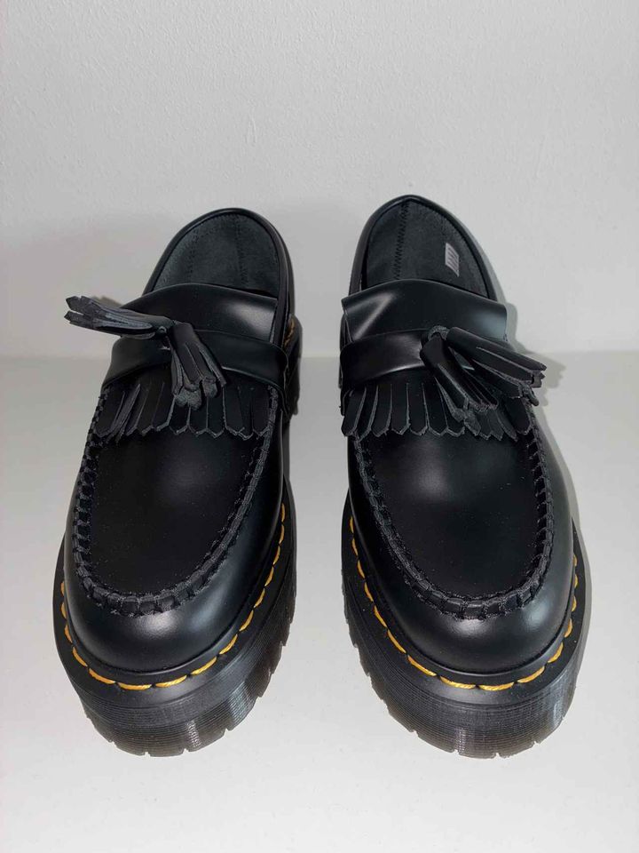 画像: 定番のドクターマーチンは厚底でバランスアップ