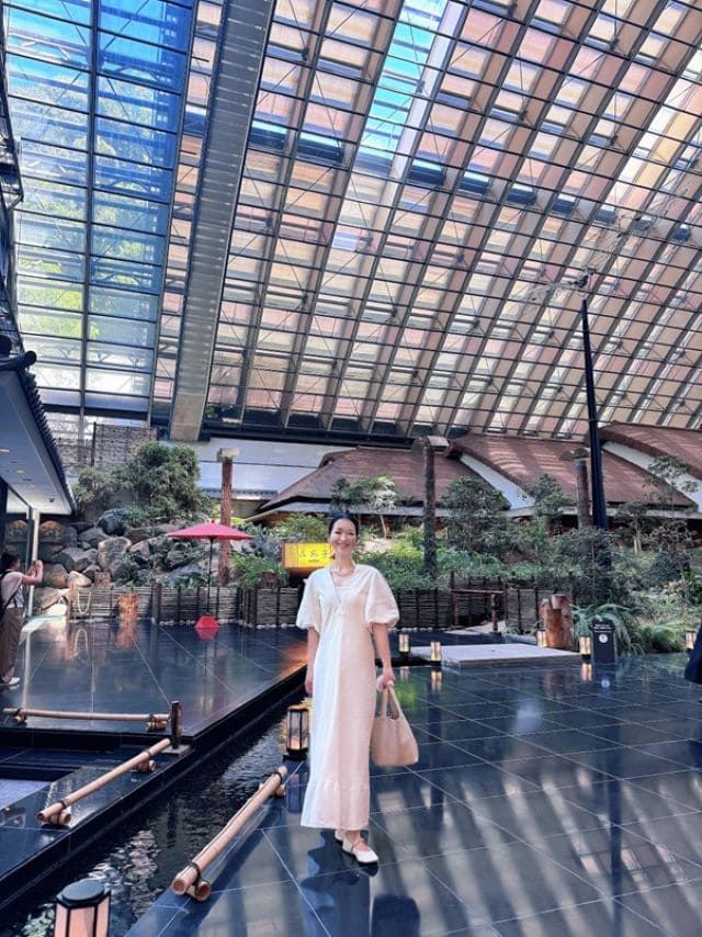 「目黒雅叙園 『PANDRA』」を訪れた成田千恵さん