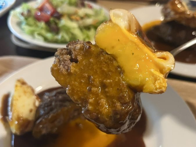 隠れ家キッチン木漏れ日 とろける半熟卵のハンバーグ
