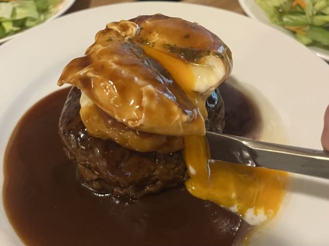 隠れ家キッチン木漏れ日 とろける半熟卵のハンバーグ
