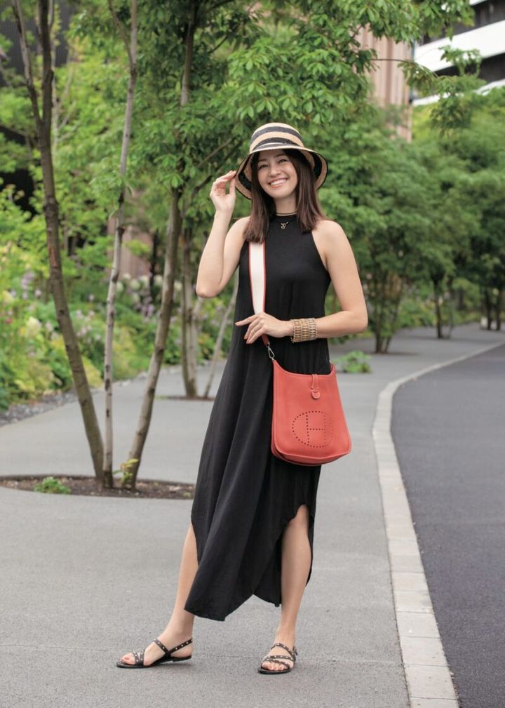 ワンピース／海外で購入 ハット／ZARA バッグ／エルメス サンダル／コルソローマ ノーヴェ チョーカー／エナソルーナ ブレスレット／海外で購入
