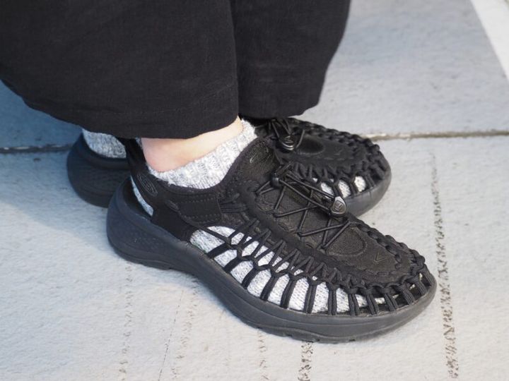 キーンのサンダル