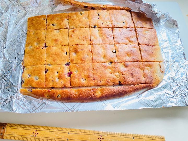 型いらず！甘酸っぱさがまらない〜「ブルーベリークリームサンドケーキ」