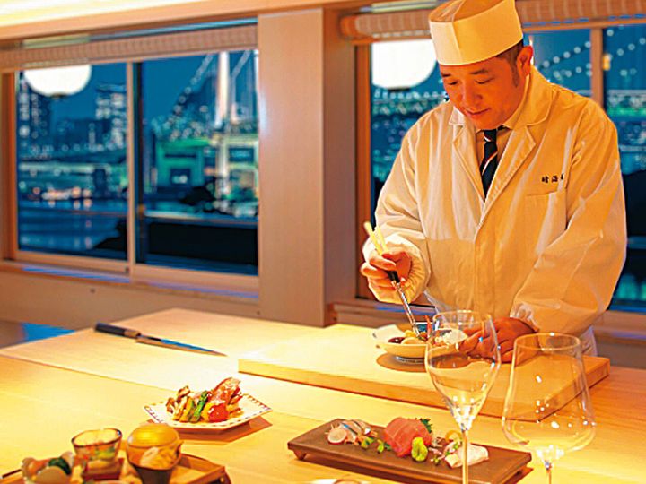 南砂町『浮かぶ料亭 晴海屋「あかね」』の調理風景