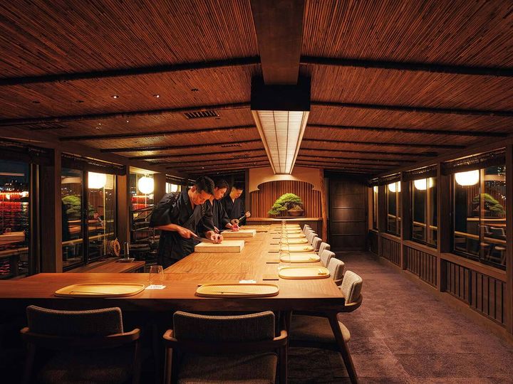 天王洲アイル『IZANAGI』の内観