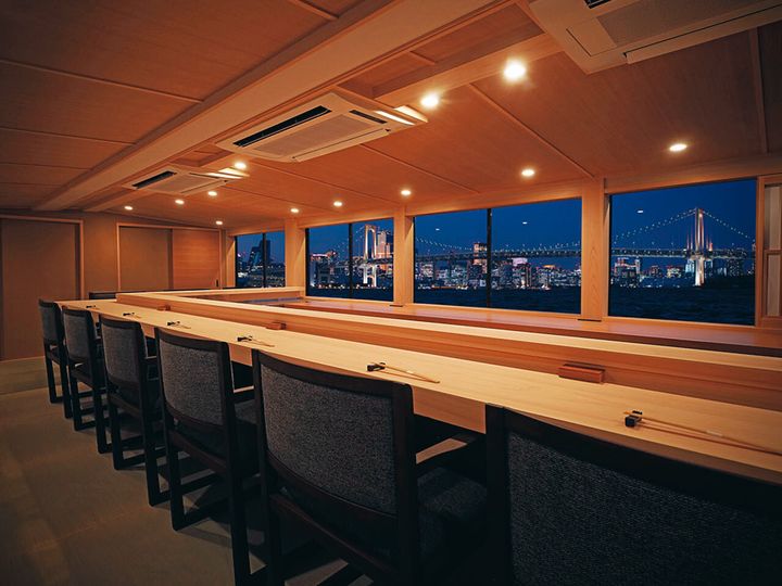 天王洲アイル『屋形船「鮨 おりがみ」』の内観