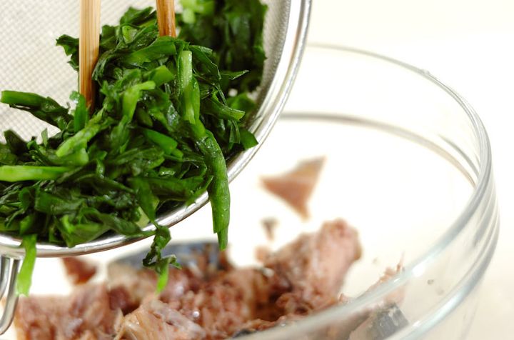 ニラとサバ缶の和え物の作り方2