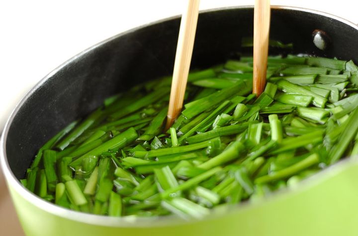 ニラとサバ缶の和え物の作り方1