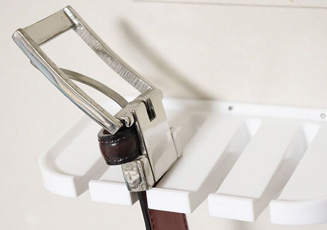 セリアのベルトホルダーにベルトを収納する