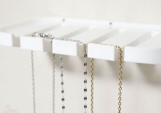 セリアのベルトホルダーにアクセサリーを収納する