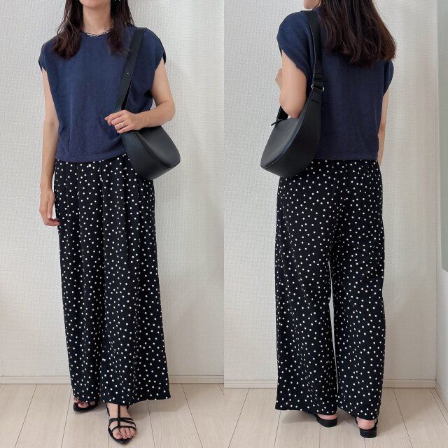 ニットトップスでカジュアルに