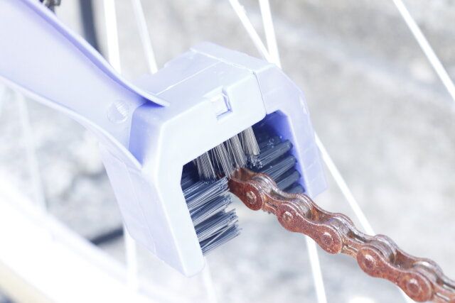 ダイソーの三面チェーンブラシは自転車の手入れに最適
