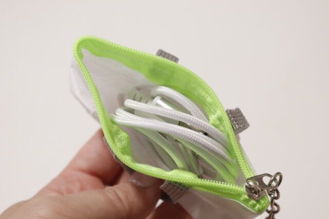 ダイソーのショッピングバッグ ミニはケーブルやイヤホンの収納に便利