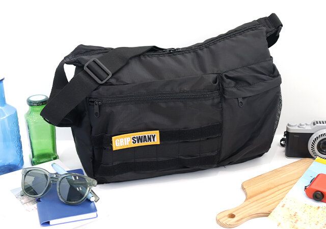 GRIP SWANY ワッペン付きショルダーバッグBOOKのデザイン
