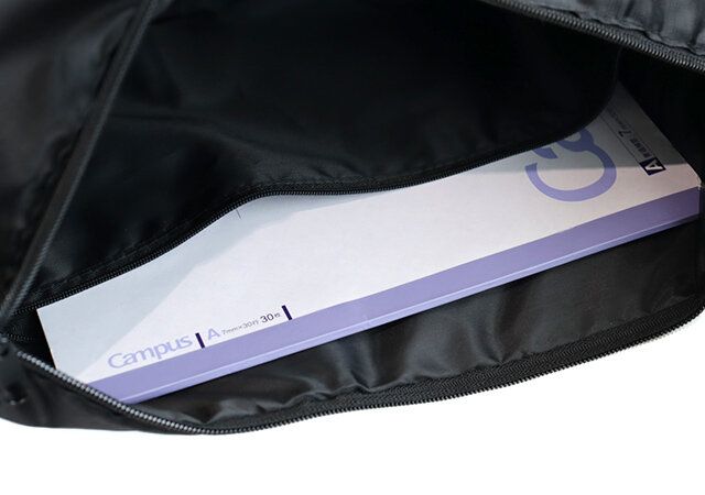 GRIP SWANY ワッペン付きショルダーバッグBOOKのファスナー付きの内ポケット