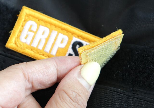 GRIP SWANY ワッペン付きショルダーバッグBOOKのワッペンは面ファスナー仕様