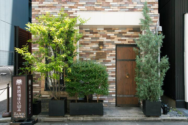 23時まで営業♪こだわり珈琲とお気に入りの一冊で至福のひとときを。神保町「眞踏珈琲店」