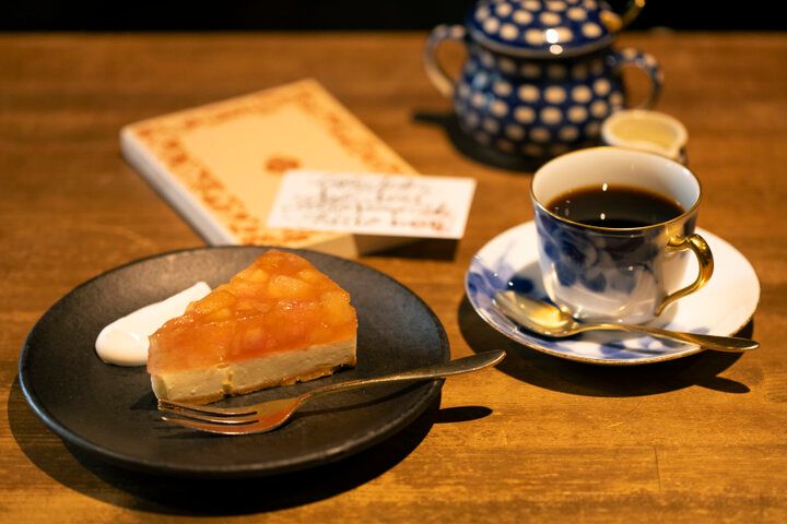 23時まで営業♪こだわり珈琲とお気に入りの一冊で至福のひとときを。神保町「眞踏珈琲店」