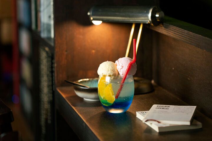 23時まで営業♪こだわり珈琲とお気に入りの一冊で至福のひとときを。神保町「眞踏珈琲店」