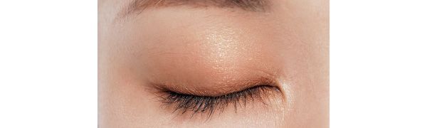 濃いめの色合いでぼんやりしない 上まぶた